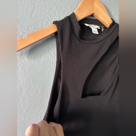Privy | Cutout Cropped Tank | Ribbed Black | M 🖤✨ - Picture 10 of 11